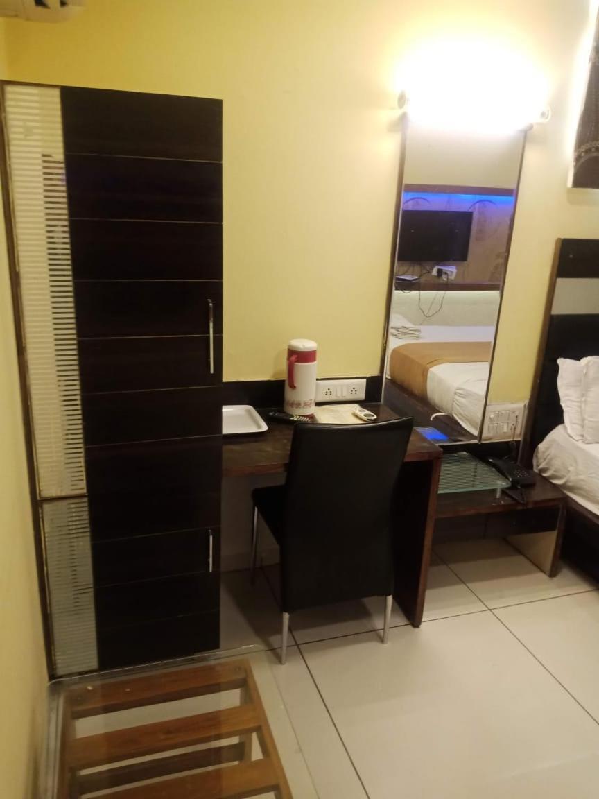 Hotel Kadamb Inn Αχμπανταμπάντ Εξωτερικό φωτογραφία
